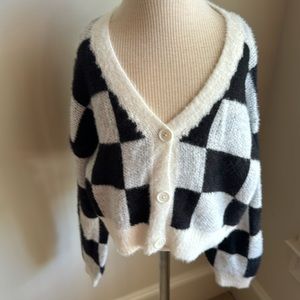 Soft black and white checkered cardigan! EUC